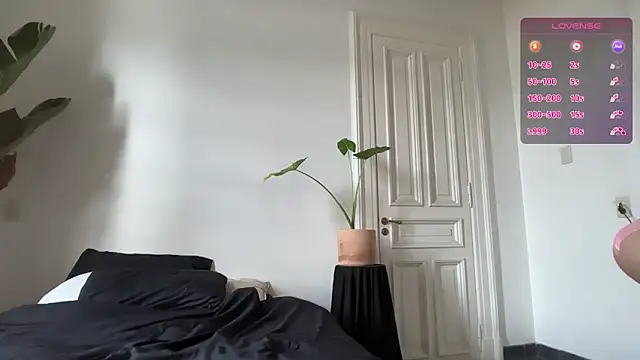 Snapshot of AliceSnowCatt chatting on 06-02-26, 04:42 AliceSnowCatt online show from 06-02-26, 04:42