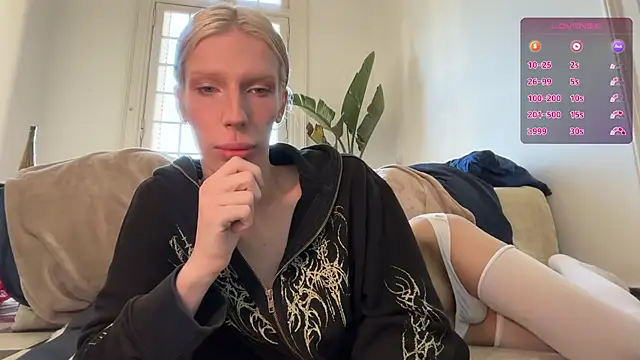 Snapshot of AliceSnowCatt chatting on 06-23-26, 01:20 AliceSnowCatt online show from 06-23-26, 01:20