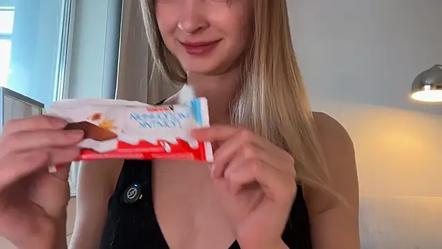 Snapshot of hereandnows_ chatting on 12-05-25, 05:38 hereandnows online show from 12-05-25, 05:38