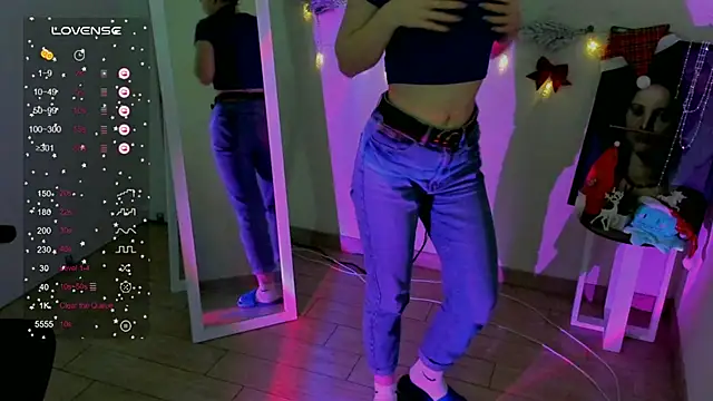 Snapshot of Florence_meow chatting on 12-17-24, 07:29 Florence meow online show from 12-17-24, 07:29