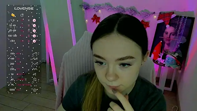 Snapshot of Florence_meow chatting on 12-29-24, 10:45 Florence meow online show from 12-29-24, 10:45