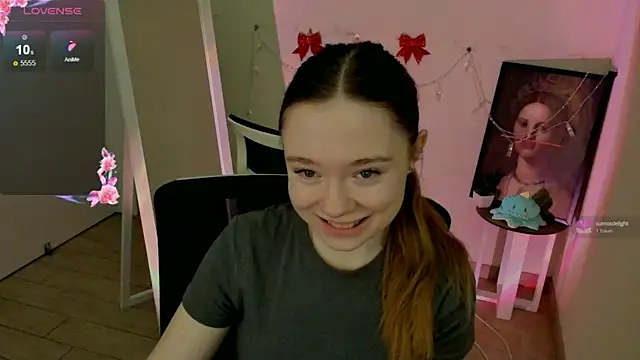 Snapshot of Florence_meow chatting on 02-07-25, 08:22 Florence meow online show from 02-07-25, 08:22