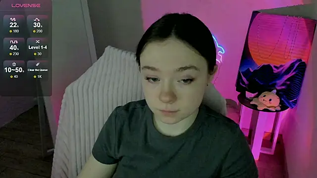 Snapshot of Florence_meow chatting on 02-19-25, 10:56 Florence meow online show from 02-19-25, 10:56