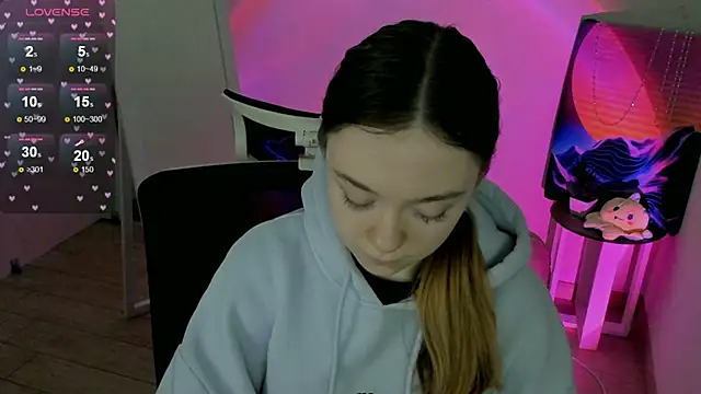 Snapshot of Florence_meow chatting on 02-21-25, 09:56 Florence meow online show from 02-21-25, 09:56