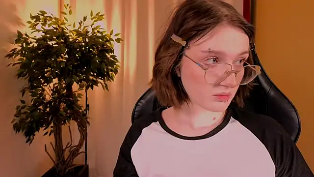 ELLIEJAY online show from 11-30-25, 05:11