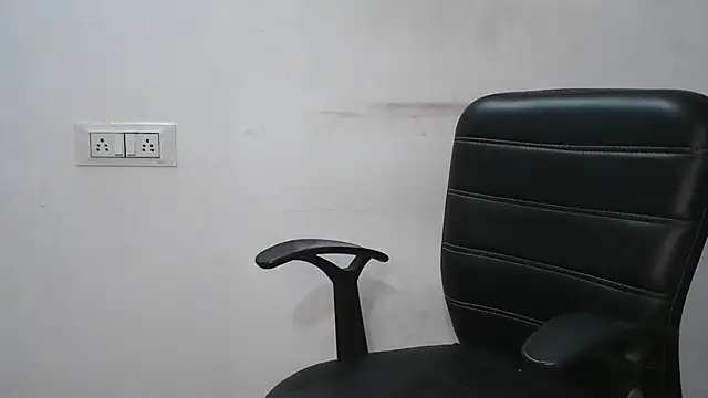 Suzie darling online show from 12-28-24, 05:23