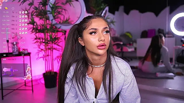 VanessaSimon online show from 01-28-25, 06:16