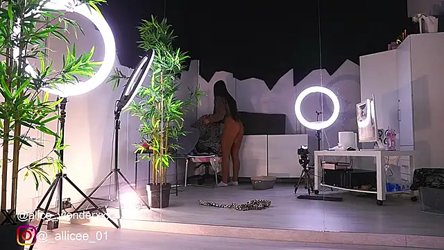 VanessaSimon online show from 02-13-25, 06:30