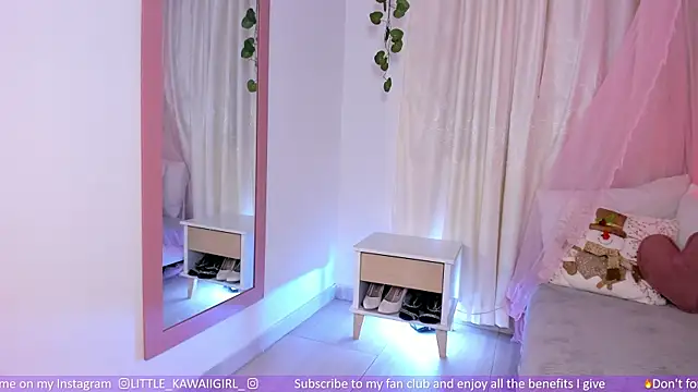 little kawaiigirl  online show from 12-04-24, 07:17