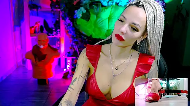 Snapshot of MonicaMaxwel chatting on 12-17-25, 11:16 MonicaMaxwel online show from 12-17-25, 11:16