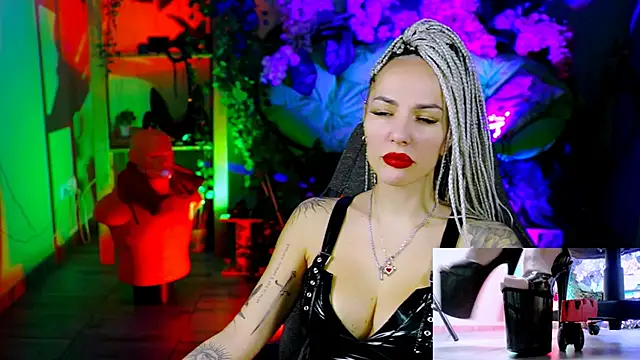 Snapshot of MonicaMaxwel chatting on 01-12-26, 11:15 MonicaMaxwel online show from 01-12-26, 11:15