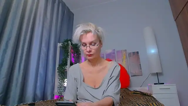 HelgaHimmell online show from 02-15-25, 10:44