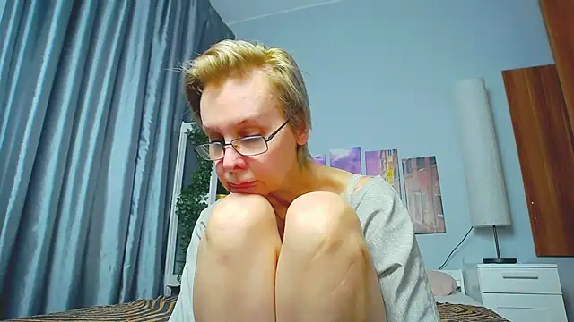 HelgaHimmell online show from 03-10-25, 01:12