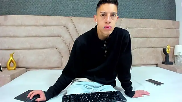 Snapshot of thiago19s chatting on 06-16-26, 01:25 thiago19s online show from 06-16-26, 01:25