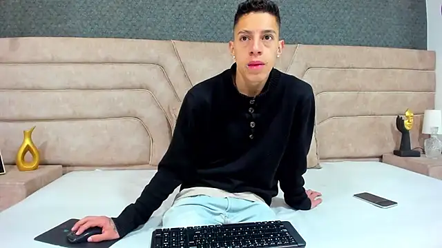 Snapshot of thiago19s chatting on 07-01-26, 12:40 thiago19s online show from 07-01-26, 12:40