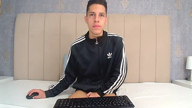 Snapshot of thiago19s chatting on 07-17-26, 01:18 thiago19s online show from 07-17-26, 01:18