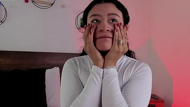 Snapshot of YenniferCurly chatting on 12-21-24, 12:38 YenniferCurly online show from 12-21-24, 12:38