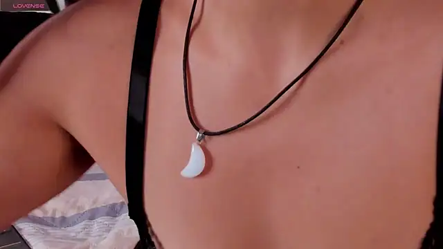 Snapshot of YenniferCurly chatting on 12-29-24, 12:55 YenniferCurly online show from 12-29-24, 12:55