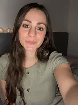 Snapshot of Loella-Rose chatting on 01-02-25, 01:27 Loella-Rose online show from 01-02-25, 01:27