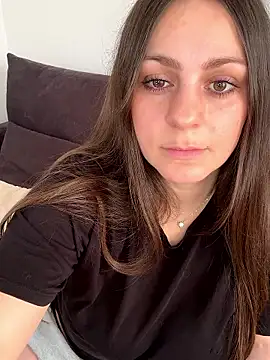 Snapshot of Loella-Rose chatting on 12-14-25, 12:10 Loella-Rose online show from 12-14-25, 12:10