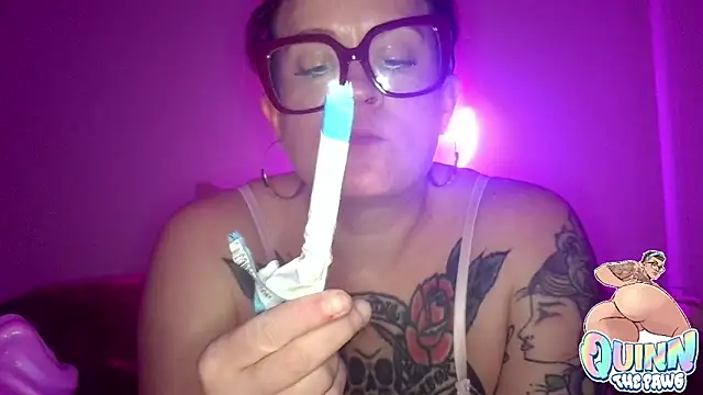 Snapshot of quinnmariexo chatting on 11-25-25, 04:56 quinnmariexo online show from 11-25-25, 04:56