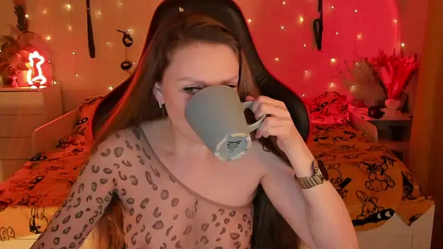 desperatehousewife   online show from 10-20-25, 07:14