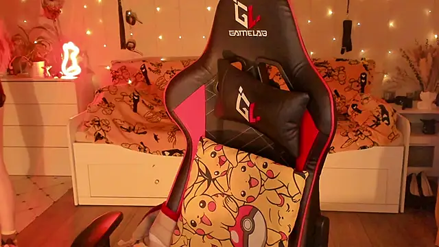 desperatehousewife   online show from 11-17-25, 12:49