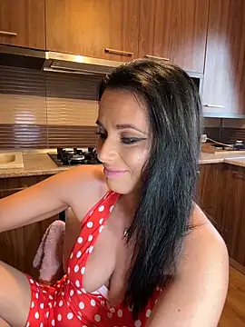 Hotmomcheckk  online show from 02-13-26, 12:01