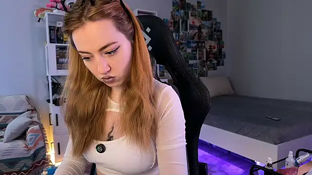 Snapshot of LinaWitch chatting on 10-28-25, 10:30 LinaWitch online show from 10-28-25, 10:30