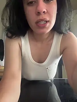 Snapshot of czruz chatting on 06-17-26, 08:43 czruz online show from 06-17-26, 08:43