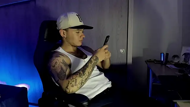 male pussy online show from 01-11-26, 04:39