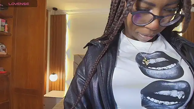 Snapshot of Raquel_jones chatting on 07-17-26, 12:12 Raquel jones online show from 07-17-26, 12:12