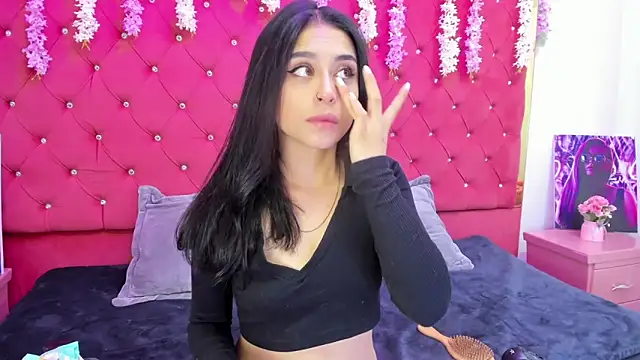 Snapshot of MelodySweett chatting on 03-09-25, 03:11 MelodySweett online show from 03-09-25, 03:11