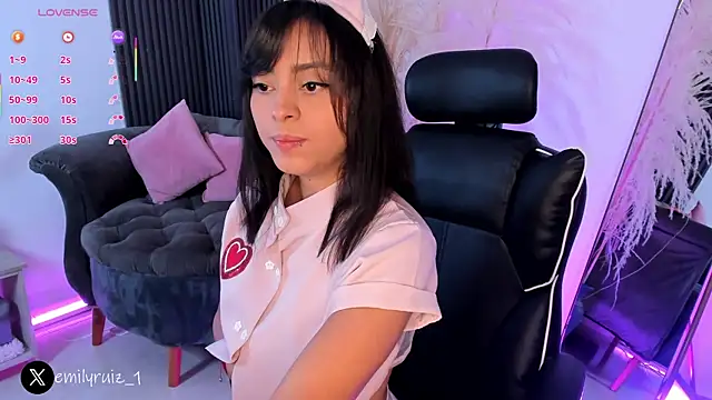 emilyruiz1 online show from 10-04-25, 11:08