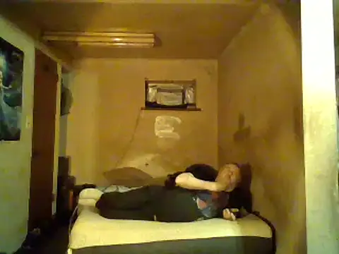 Snapshot of Nightshade7712 chatting on 01-02-25, 02:33 Nightshade7712 online show from 01-02-25, 02:33