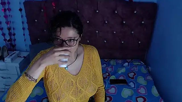 Snapshot of lunazulsj chatting on 02-11-25, 01:20 lunazulsj online show from 02-11-25, 01:20