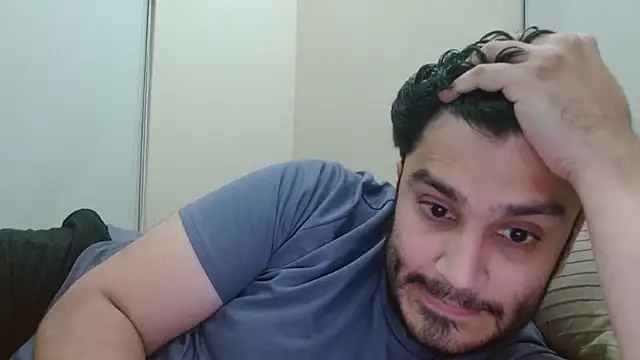 Snapshot of robintoit chatting on 12-14-25, 01:49 robintoit online show from 12-14-25, 01:49