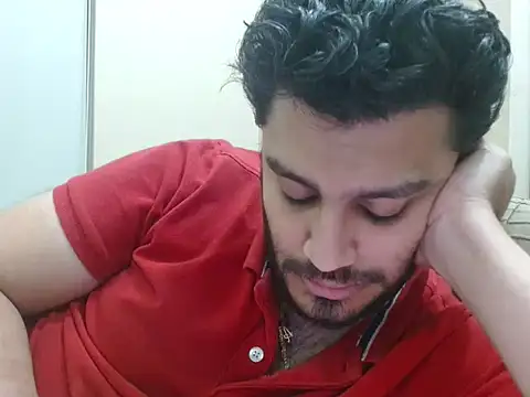 Snapshot of robintoit chatting on 12-16-25, 05:40 robintoit online show from 12-16-25, 05:40