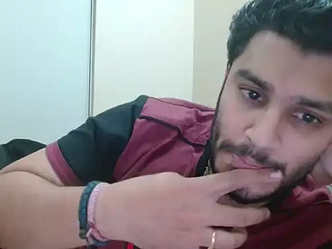 Snapshot of robintoit chatting on 12-18-25, 04:13 robintoit online show from 12-18-25, 04:13