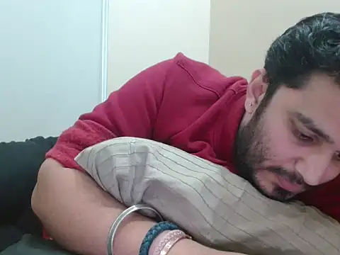 Snapshot of robintoit chatting on 12-19-25, 06:53 robintoit online show from 12-19-25, 06:53