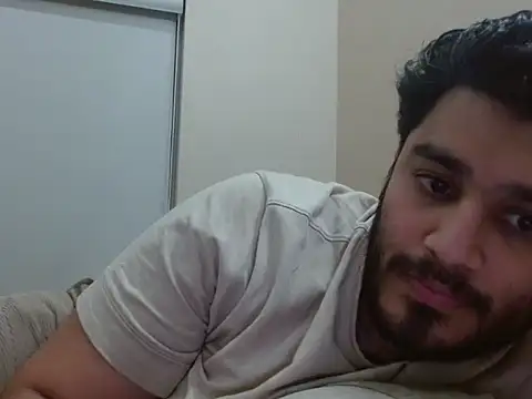 Snapshot of robintoit chatting on 12-21-25, 01:02 robintoit online show from 12-21-25, 01:02