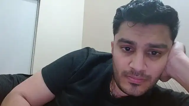 Snapshot of robintoit chatting on 12-22-25, 04:26 robintoit online show from 12-22-25, 04:26