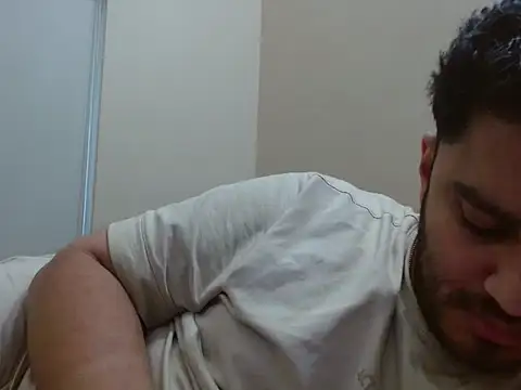 Snapshot of robintoit chatting on 01-06-26, 04:27 robintoit online show from 01-06-26, 04:27