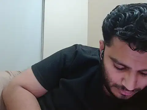 Snapshot of robintoit chatting on 01-09-26, 02:42 robintoit online show from 01-09-26, 02:42