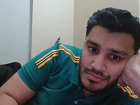 Snapshot of robintoit chatting on 02-05-26, 04:33 robintoit online show from 02-05-26, 04:33