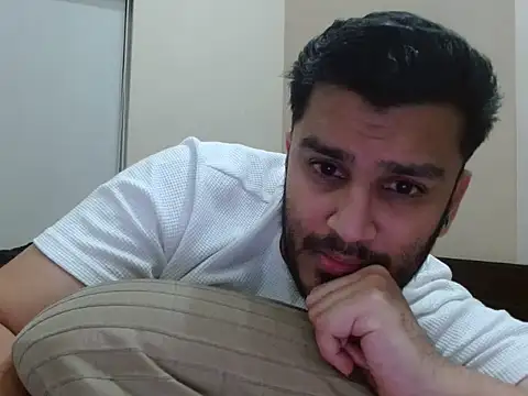 Snapshot of robintoit chatting on 02-11-26, 04:34 robintoit online show from 02-11-26, 04:34