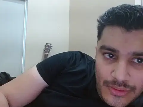 Snapshot of robintoit chatting on 04-19-26, 05:51 robintoit online show from 04-19-26, 05:51