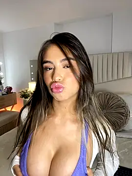  laura 02 online show from 11-28-25, 05:04