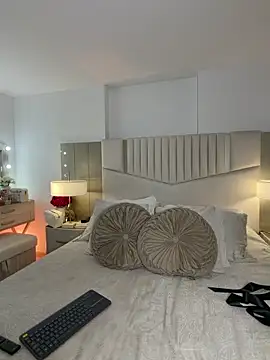  laura 02 online show from 02-04-26, 10:15