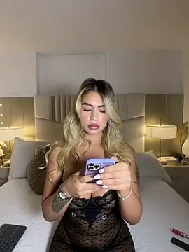  laura 02 online show from 04-21-26, 12:33